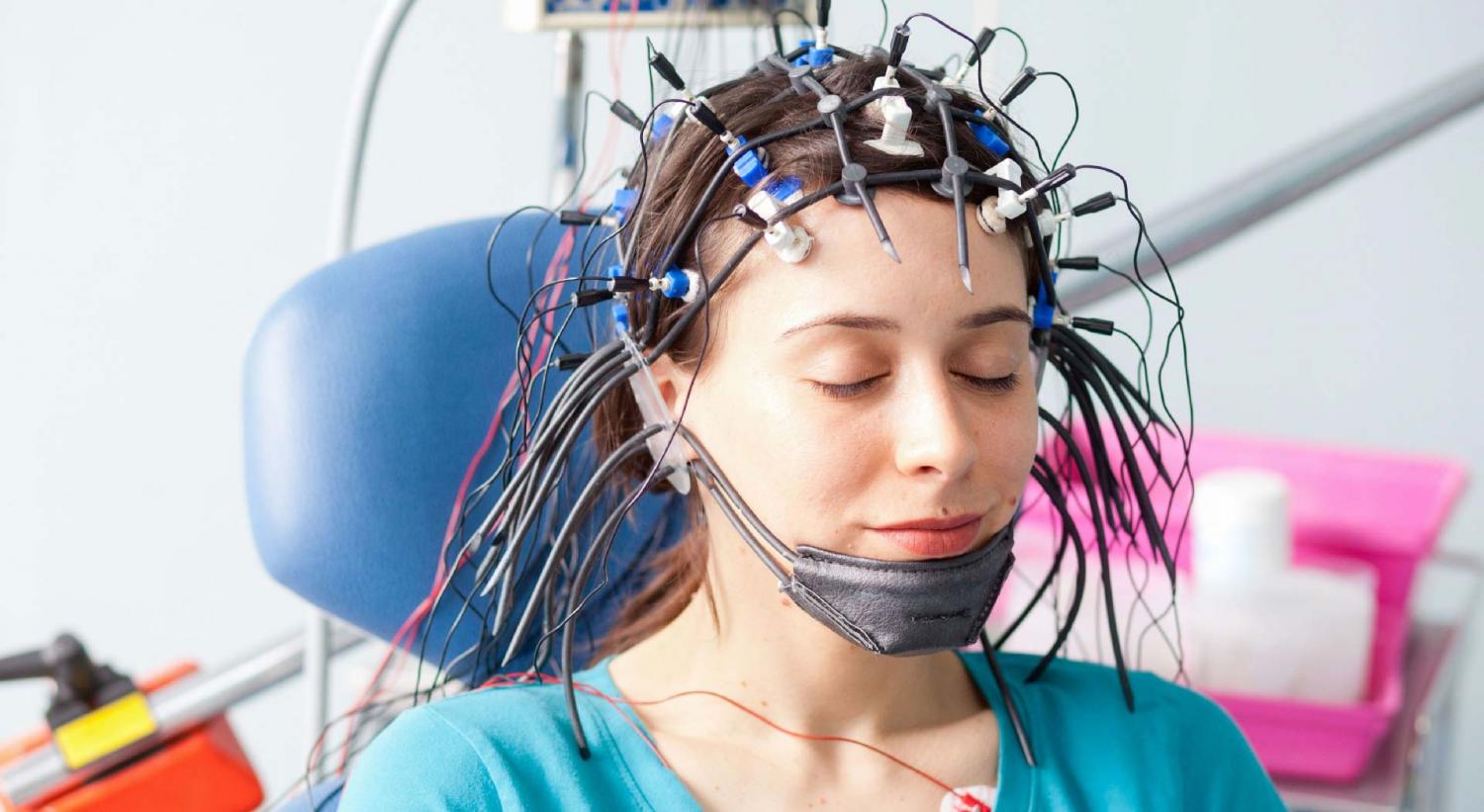 Метод исследования электрической активности головного мозга — электроэнцефалография